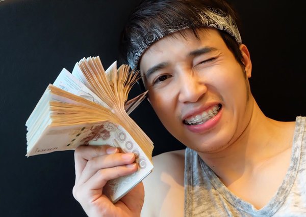 นายแบบมีบัตรคนจน