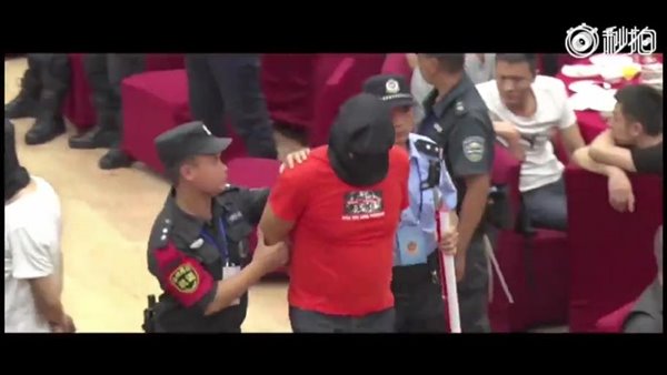 ตำรวจจีน 1,500 นาย ล้อมงานแต่งมาเฟีย รวบอันธพาลได้นับร้อย