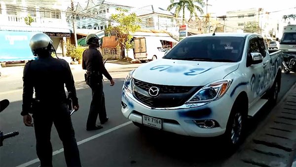 มือดีดอดพ่นสีรถ จนท.ศึกษาธิการจังหวัด ด่า เอาเมียชาวบ้าน