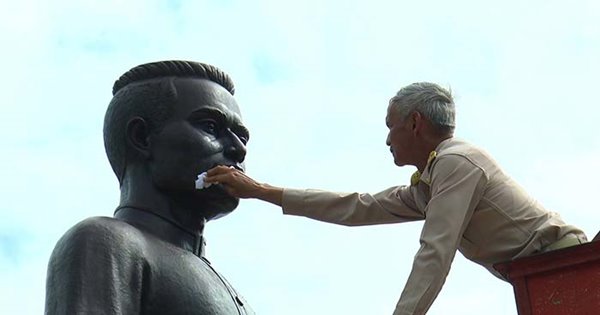 พระยาพิชัยดาบหัก น้ำตาไหล