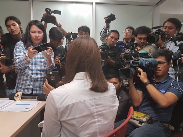 ปอเปี๊ยะ นักข่าว จัดหนักเสี่ยหื่นยื่นเงิน 2 แสน ขอเป็นเมียเก็บ