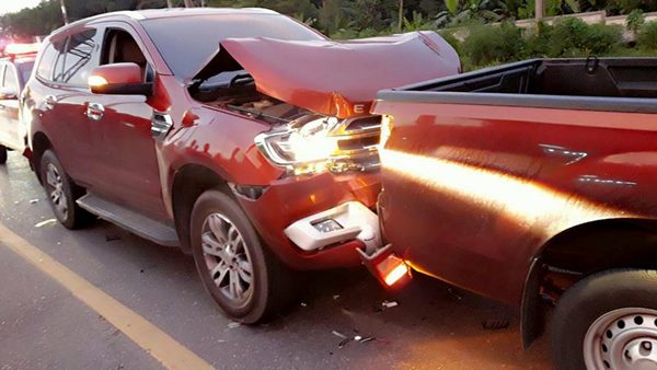 รถตำรวจชนกัน 4 คันรวด