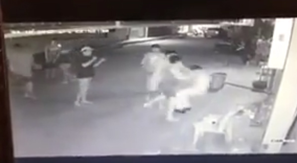 รุมทำร้าย รปภ. เป็นโปลิโอ