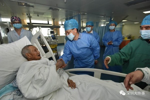 2 สหายร่วมรบบังเอิญพบกันอีกครั้งในช่วงสุดท้ายของชีวิต หลังจากกันหลายทศวรรษ