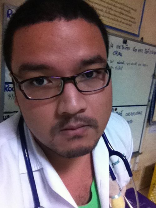 หมอบอล นายแพทย์ฐาปกรณ์ ทองเกื้อ