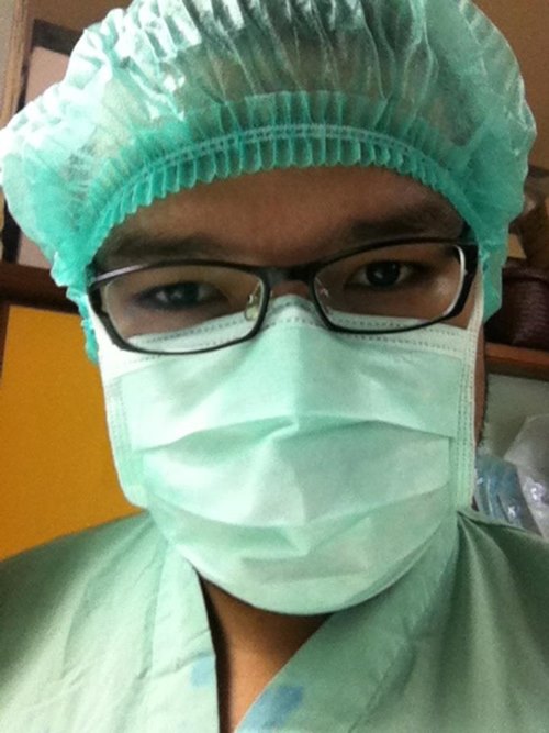 หมอบอล นายแพทย์ฐาปกรณ์ ทองเกื้อ