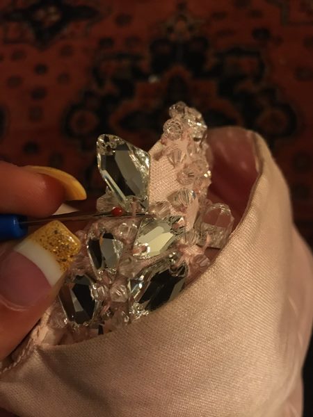 สาวตัดชุดไปงานพรอมเองก่อนวันจริง 1 คืน แต่ออกมาเริด ขนาดดีไซเนอร์ต้องยกนิ้ว