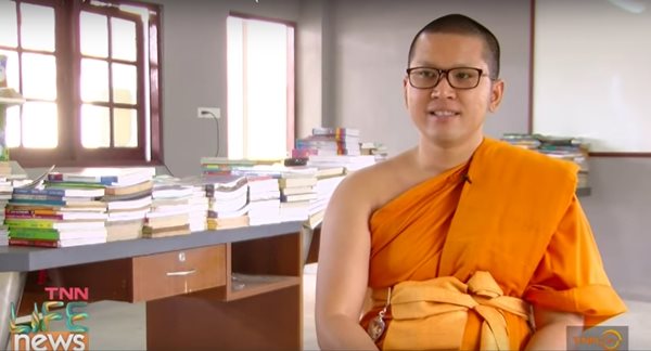 พระสร้างโรงเรียน