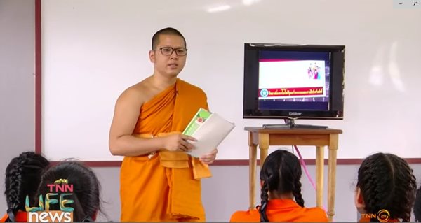 พระสร้างโรงเรียน