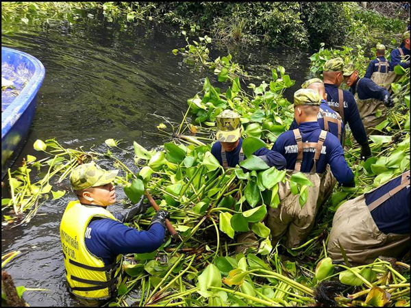 ร.10 ทรงห่วงใยประชาชน ส่งทหารมหาดเล็กช่วยลอกท่อ กทม. ป้องกันน้ำท่วม