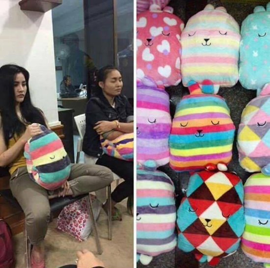 แห่แชร์ ขายหมอนลายอีเปรี้ยว แซวแรง ของแท้ต้องมีมีดอยู่ด้วย