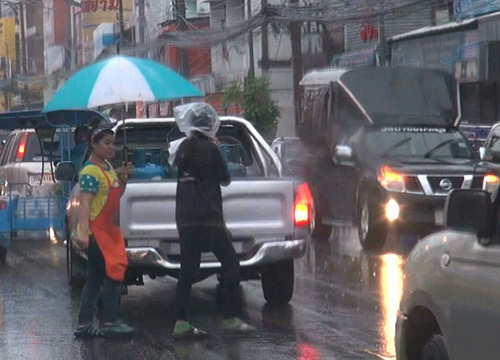 พายุดีเปรสชัน ตาลัส ถล่มอีสาน เตือน 12 จังหวัด ฝนตกหนัก 