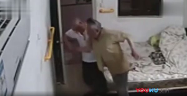 ทำร้ายคนแก่ป่วยอัมพาต