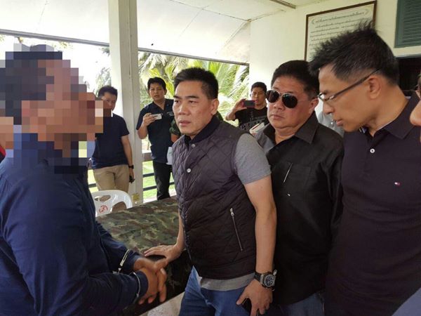 ฆ่ายกครัว 8 ศพ