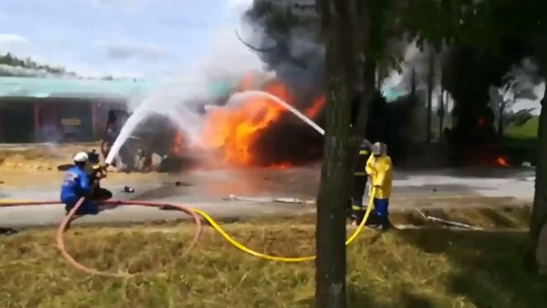 ไฟไหม้รถบรรทุกน้ำมัน