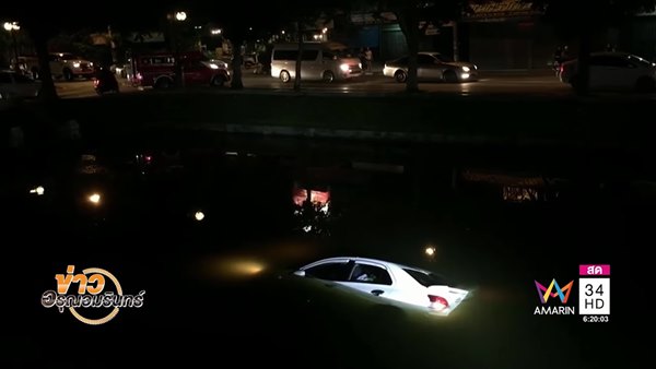 ฝรั่งฮีโร่ช่วยรถตกคูเมืองเชียงใหม่