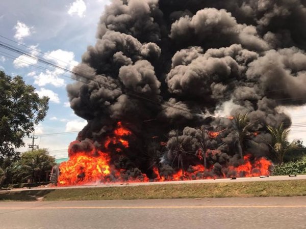 ไฟไหม้รถบรรทุกน้ำมัน