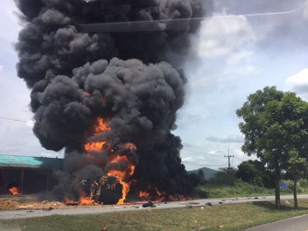 ไฟไหม้รถบรรทุกน้ำมัน