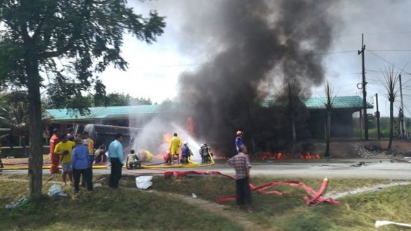 ไฟไหม้รถบรรทุกน้ำมัน