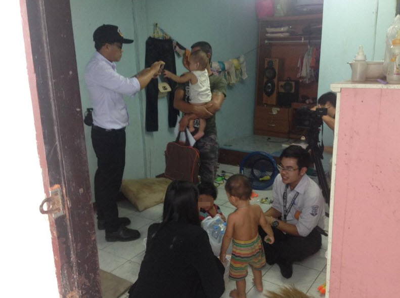 พ่อแม่ทิ้งลูก