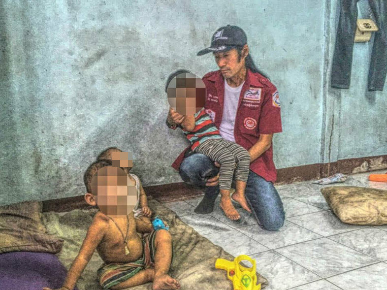 พ่อแม่ทิ้งลูก