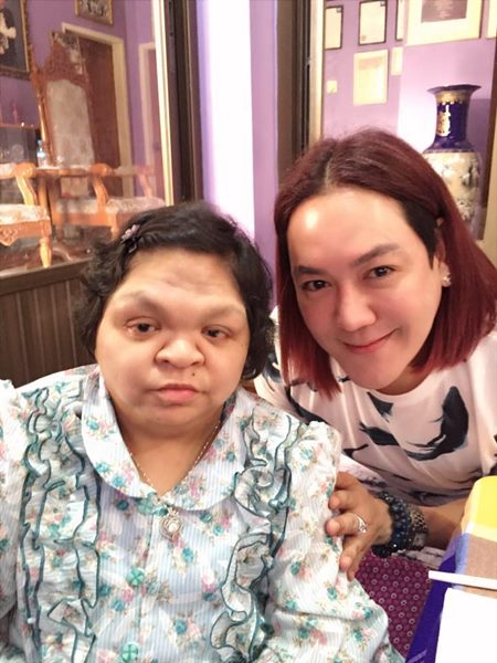  เปิดภาพเซเลบเมืองไทย บินไปดูหมอกับ หมอดูอีที