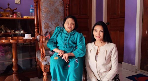  เปิดภาพเซเลบเมืองไทย บินไปดูหมอกับ หมอดูอีที