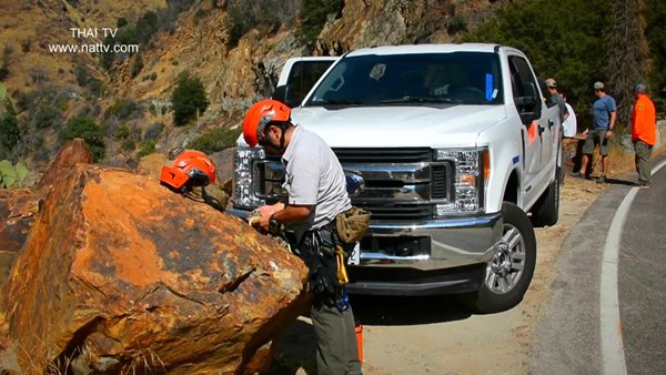 รถตกเหวที่สหรัฐ