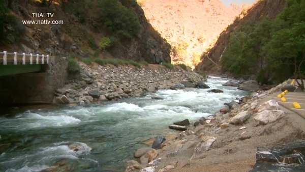 รถตกเหวที่สหรัฐ