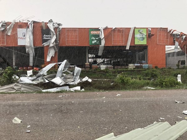 พายุฤดูร้อนถล่มสกลนคร