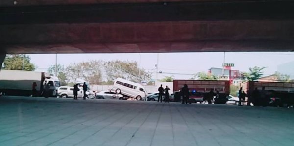 สิบล้อเบรกแตก พุ่งชนรถนำขบวนทหาร