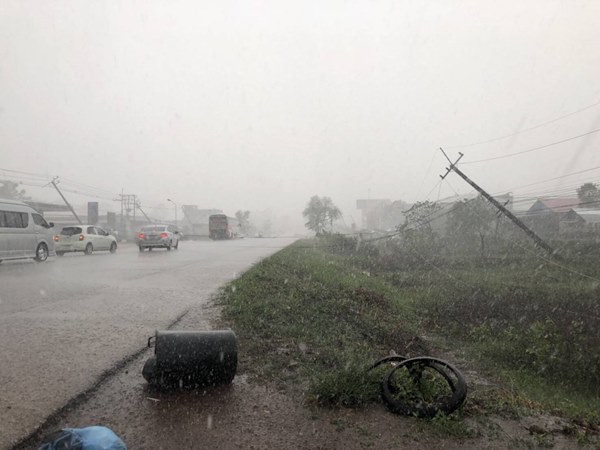 พายุฤดูร้อนถล่มสกลนคร