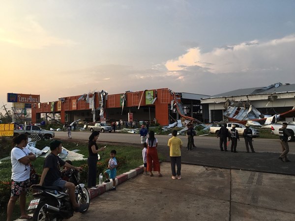 พายุฤดูร้อนถล่มสกลนคร