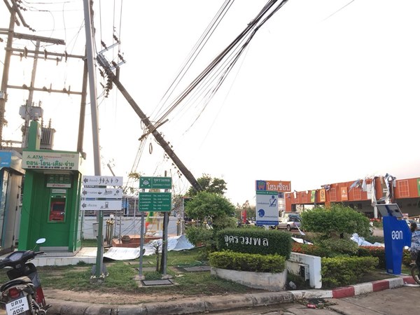 พายุฤดูร้อนถล่มสกลนคร