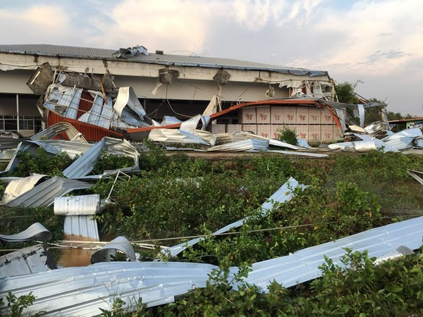 พายุฤดูร้อนถล่มสกลนคร