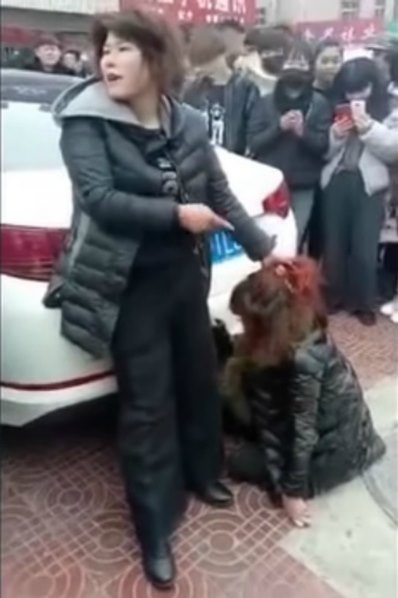 ตบประจานเมียน้อย