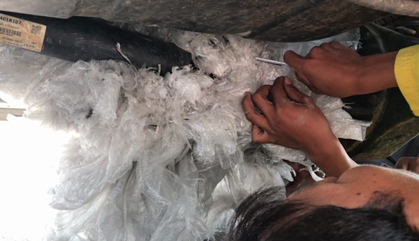 อุทาหรณ์ ขับรถคร่อมถุงพลาสติกตกบนถนน