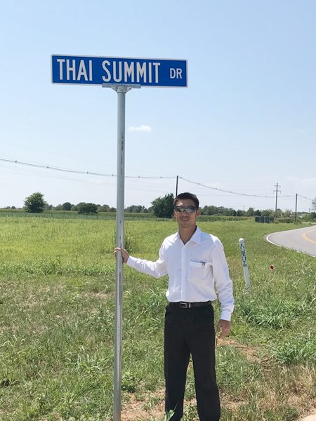 ธนาธร จึงรุ่งเรืองกิจ 