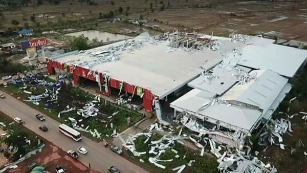 พายุฤดูร้อนถล่มสกลนคร