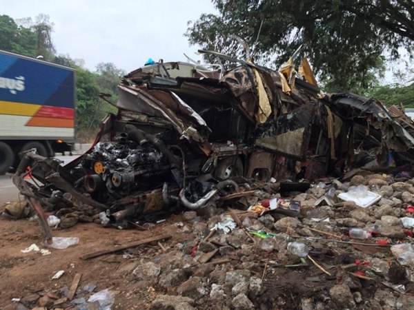 รถทัวร์แหกโค้ง