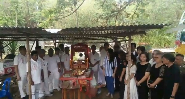 รถทัวร์แหกโค้ง