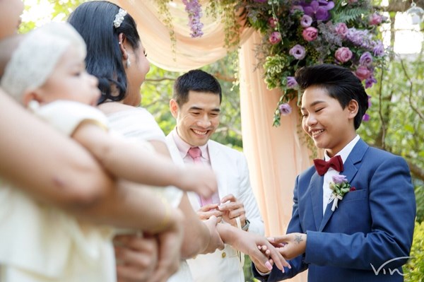 วู้ดดี้ จัดเซอร์ไพรส์งานแต่งให้คู่รักทอมกะเทย