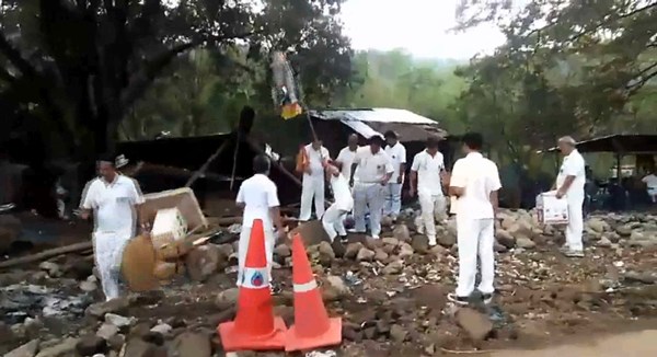 รถทัวร์แหกโค้ง