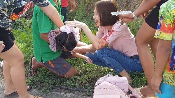 น้องเพ้นท์ ด.ญ.ในคลิปนอนนิ่ง อุบัติเหตุเก๋งถูกชนตกถนน เสียชีวิตแล้ว