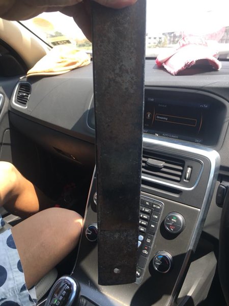 หนุ่มเล่านาทีเฉียดตาย แหนบเหล็กหลุดทะลุกระจกรถ