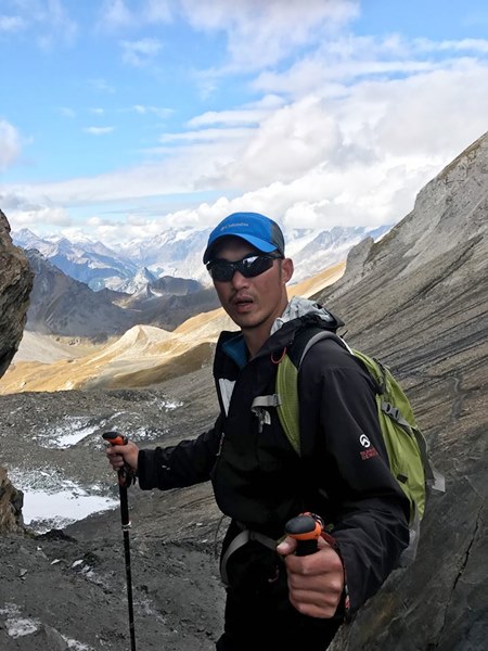 ธนาธร จึงรุ่งเรืองกิจ 