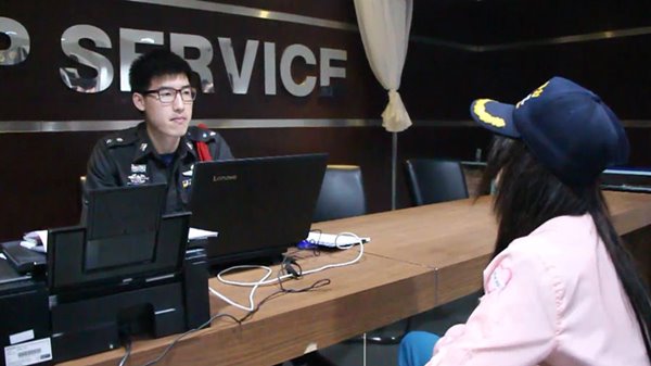 ตำรวจข่มขืนผู้หญิง