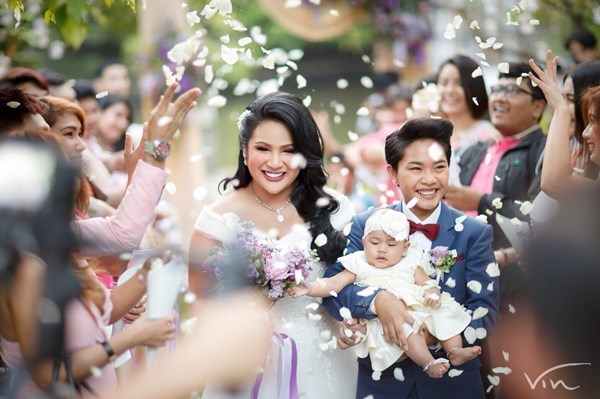 วู้ดดี้ จัดเซอร์ไพรส์งานแต่งให้คู่รักทอมกะเทย