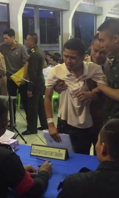 หนุ่มจับใบแดงน้ำตาตก