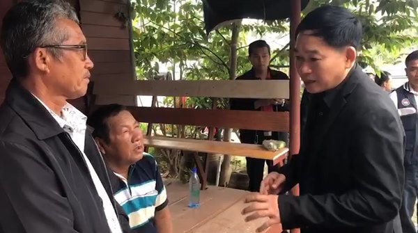 รถทัวร์แหกโค้ง